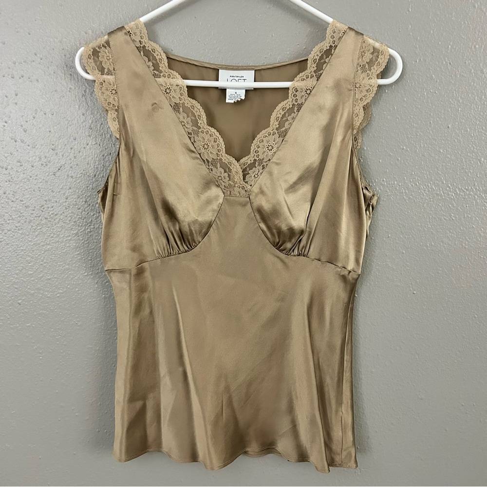 Ann Taylor LOFT Tan 100% Silk Shiny Satin Lace Trim Babydoll Tank Top Size 6 Y2K - Picture 1 of 9